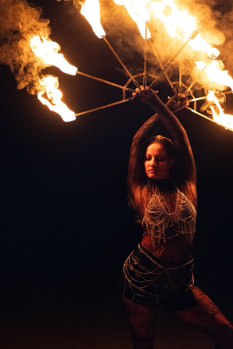 Performance feu SKEYLS dans la nuit
