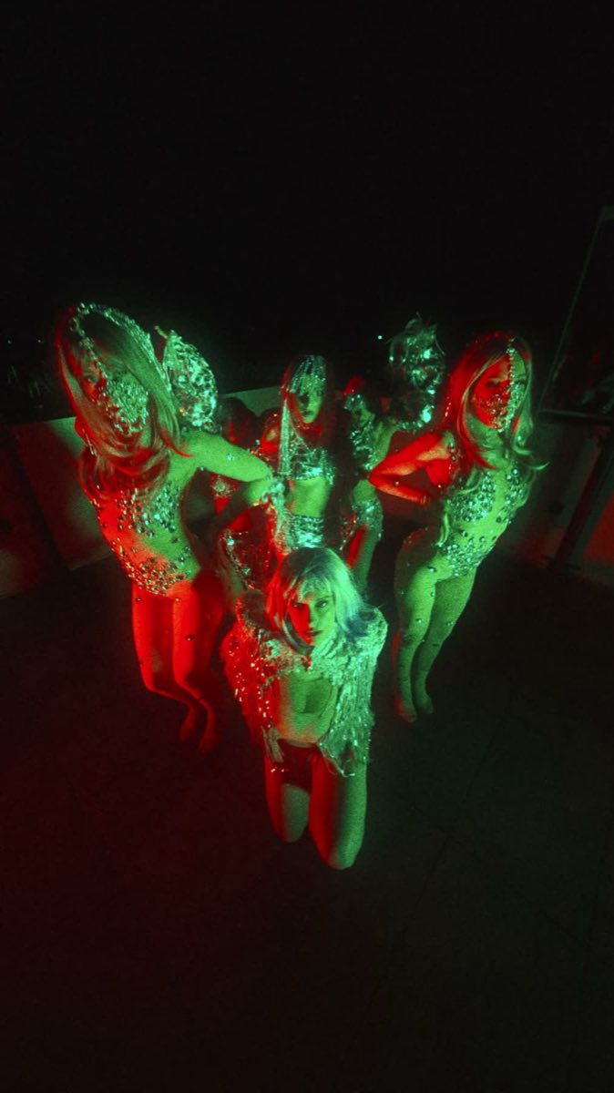 Performance SKEYLS en lumière rouge et verte